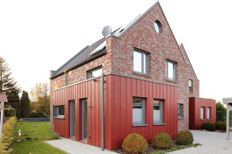 Fassadenverkleidungen in rot