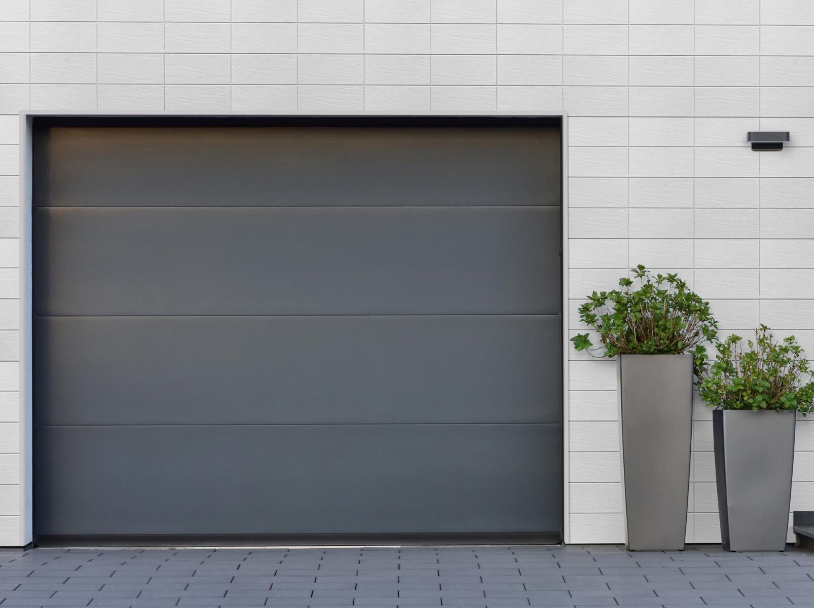 Garagenverkleidung mit Zierer Terra in Keramikstruktur in der Farbe Pastellgrau