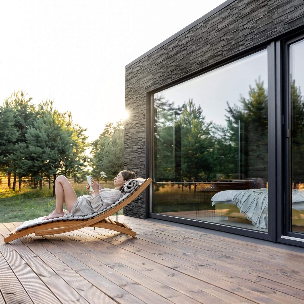Moderne Verkleidung in Natursteinoptik in der Farbe anthracite 