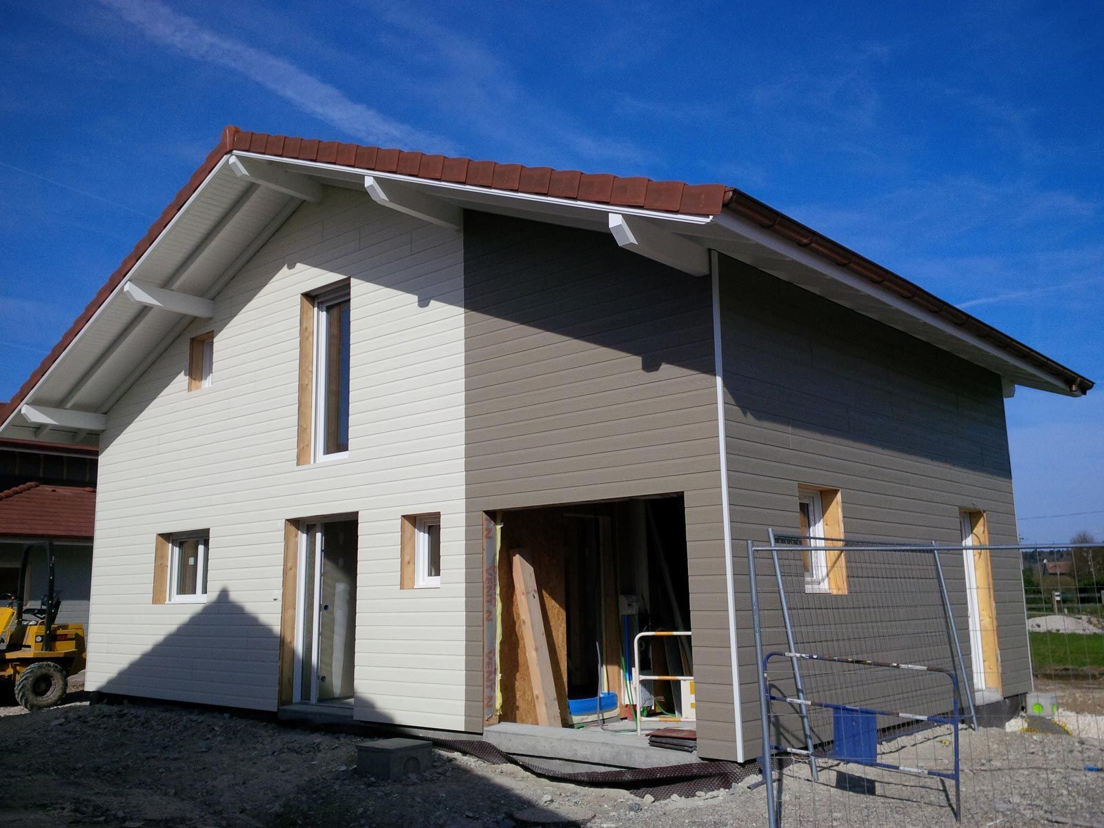 Eine Fassade im Landhausstil entsteht.