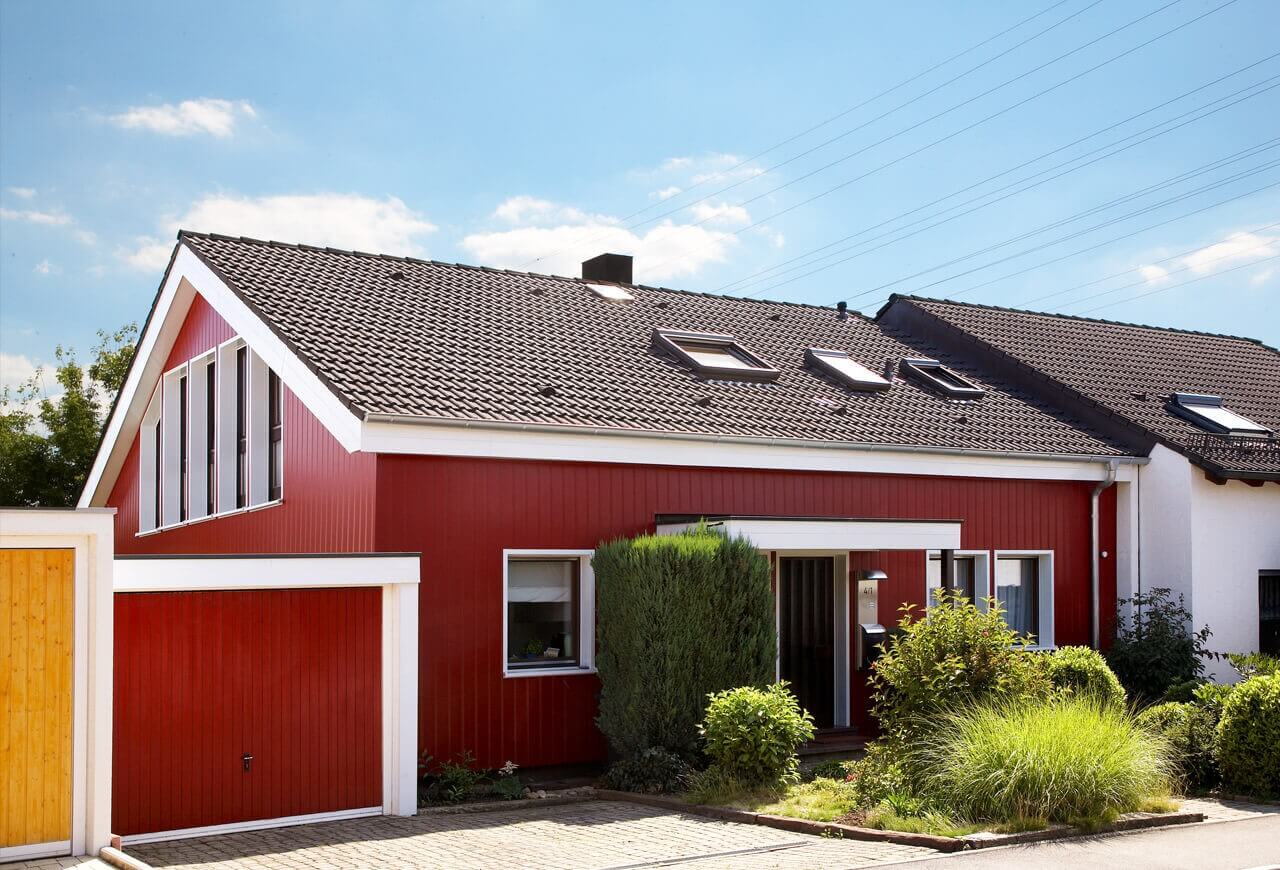 Rote Fassadenpaneele